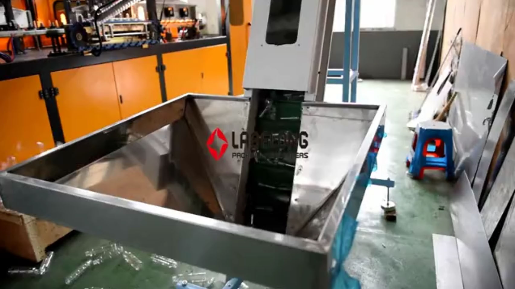 Automatic blowing machine